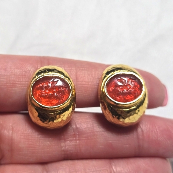 Tanner Vintage Rare Clip On Earrings Pegasus Intaglio Carnelian Stone Goldtone - Picture 3 of 5